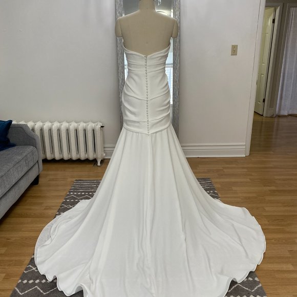 Paloma Blanca Mermaid Style Wedding Gown Size 16 - Picture 5 of 7